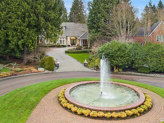 2nd image of 15618 Fairway Fountains Ct SE