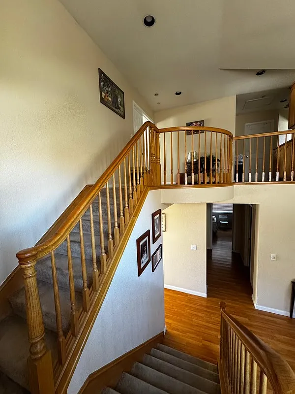 5 bed, 2356 sqft, $5,300 — Photo 3