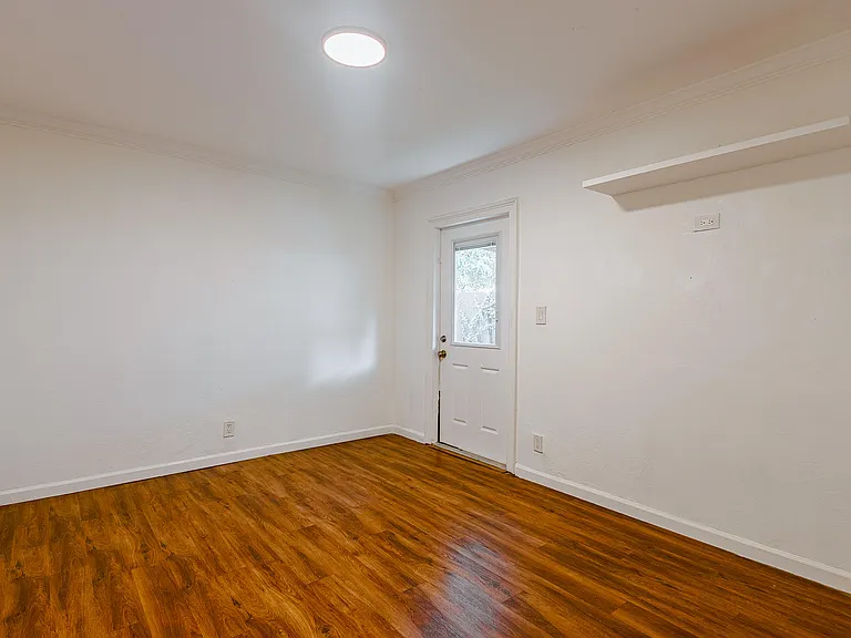 520 NE 58th St #B — Photo 22