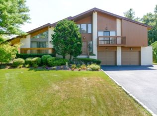 742 Buchanan Ct, Paramus, NJ 07652