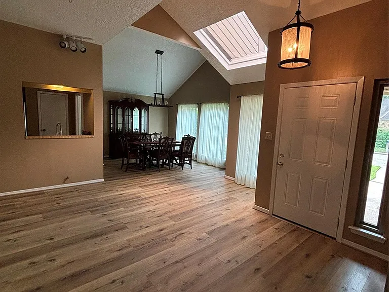 15702 Oxenford Dr — Photo 6