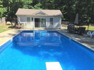 8 Macera Farm Rd, Johnston, RI 02919