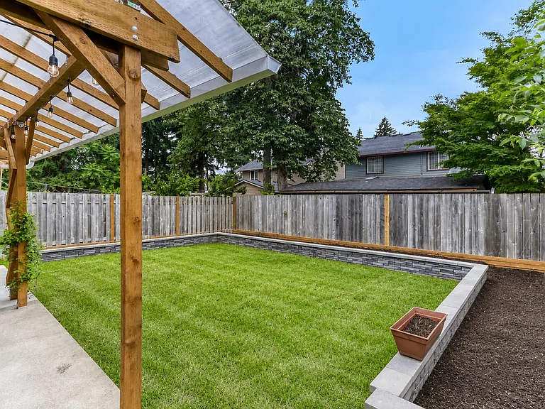 8573 SE Gray St — Photo 26