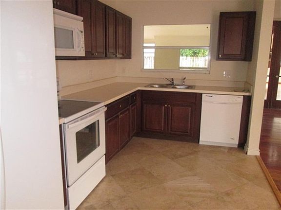 2nd image of 300 Columbia Dr