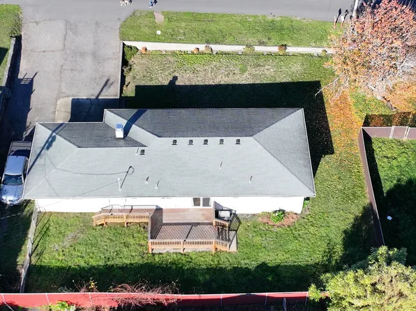 425 Memory Ln, Brookings, OR 97415