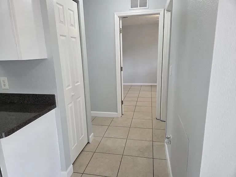 7436 Navajo Trl — Photo 6