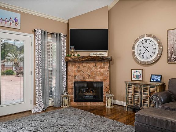 5th image of 1039 Moss Dr