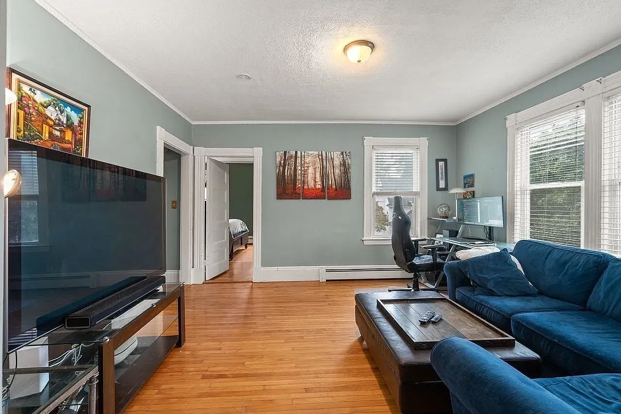 56 Warren Ave — Photo 4