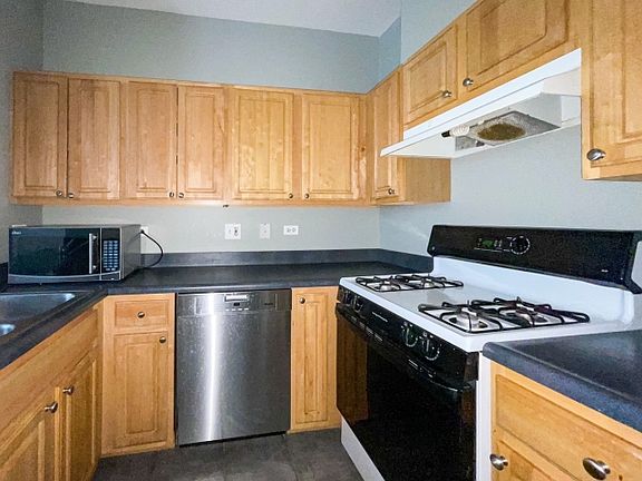 4th image of 757 W Evergreen Ave #A