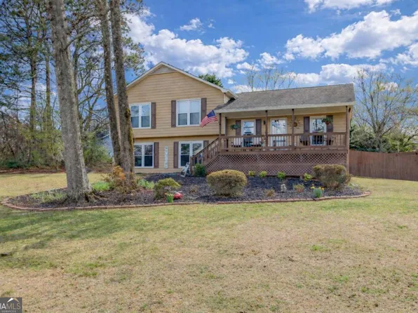 1521 Hunters Cv, Auburn, GA 30011