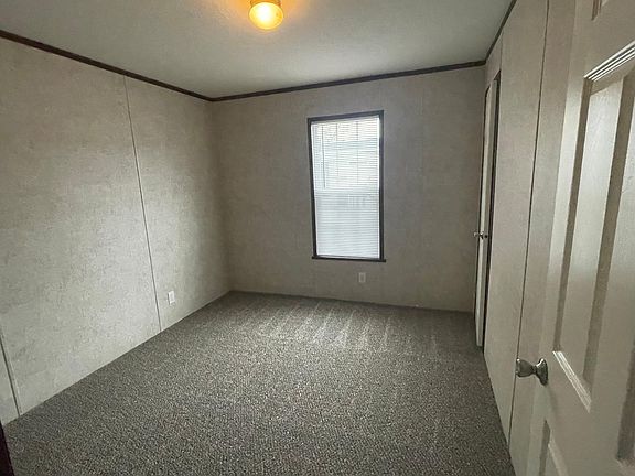 5th image of 221 Lakeshore Cir