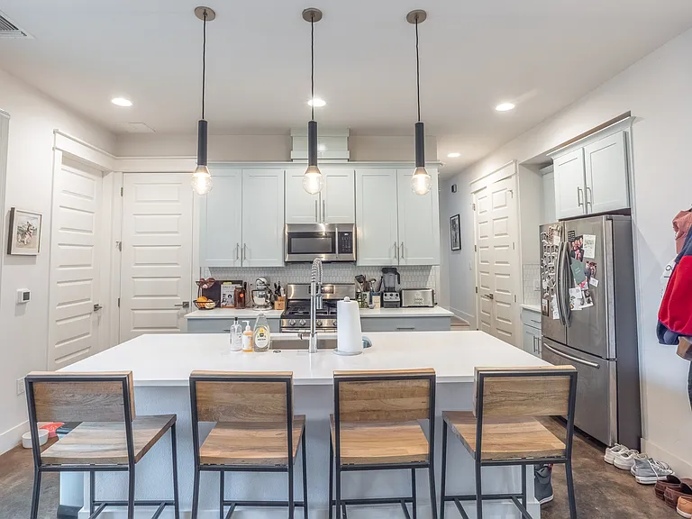 1708 Haskell St #B — Photo 3