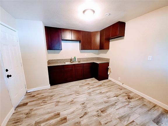 3rd image of 944 N Crescent St