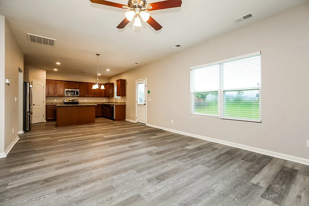 3 bed, 2.0 bath, 2223 sqft, $2,575 — Photo 4