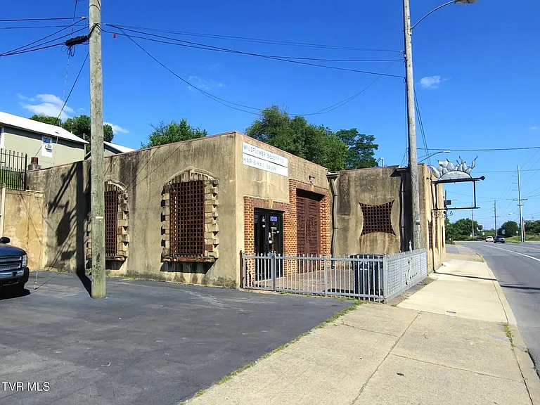 1009 E Sullivan St — Photo 2
