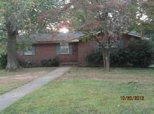 927 Greenhill Dr, Rossville, GA 30741
