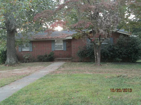 927 Greenhill Dr, Rossville, GA 30741