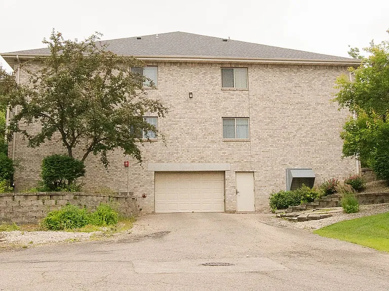 1872 Deerhaven Ln NE #5 — Photo 2