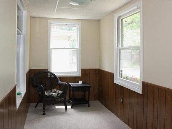 3rd image of 1028 23rd Ave SE