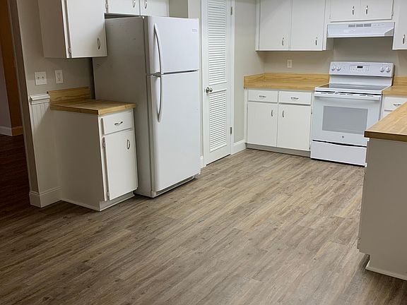 2nd image of 2115 N Cedarhouse Ter