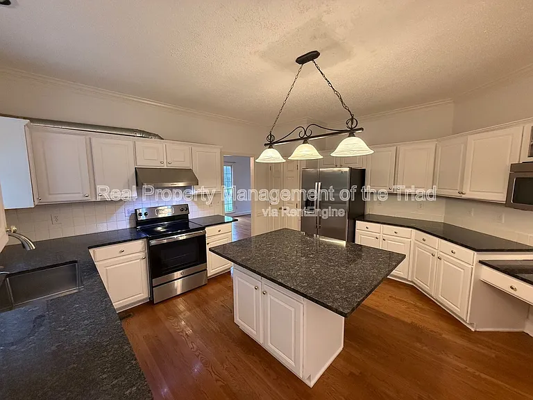 4210 Shoal Creek Dr — Photo 4