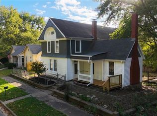 720 W 7th St, Leavenworth, KS 66048