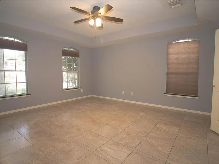 310 Cheddington Dr — Photo 16