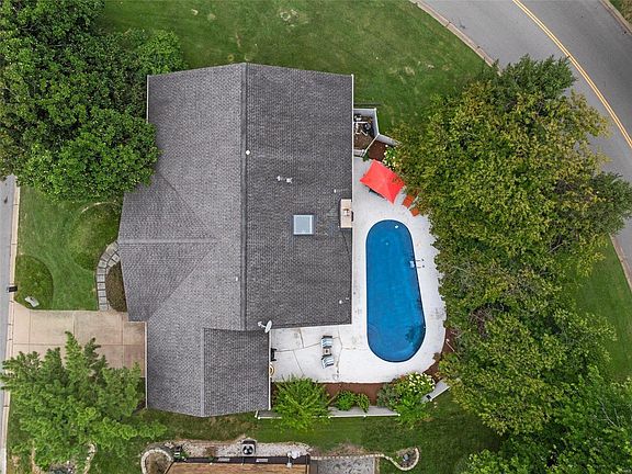 3rd image of 12389 Country Glen Ln