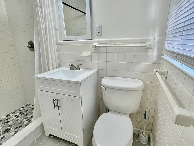 2401 Patterson St — Photo 9