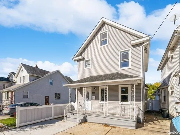 222 Lincoln Avenue, Mineola, NY 11501