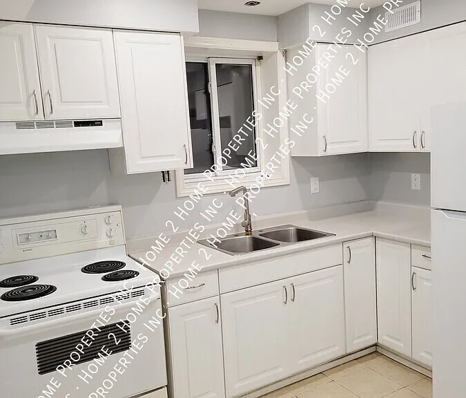 3462 Harris St — Photo 1