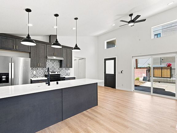 2nd image of 581 W Avenue 28