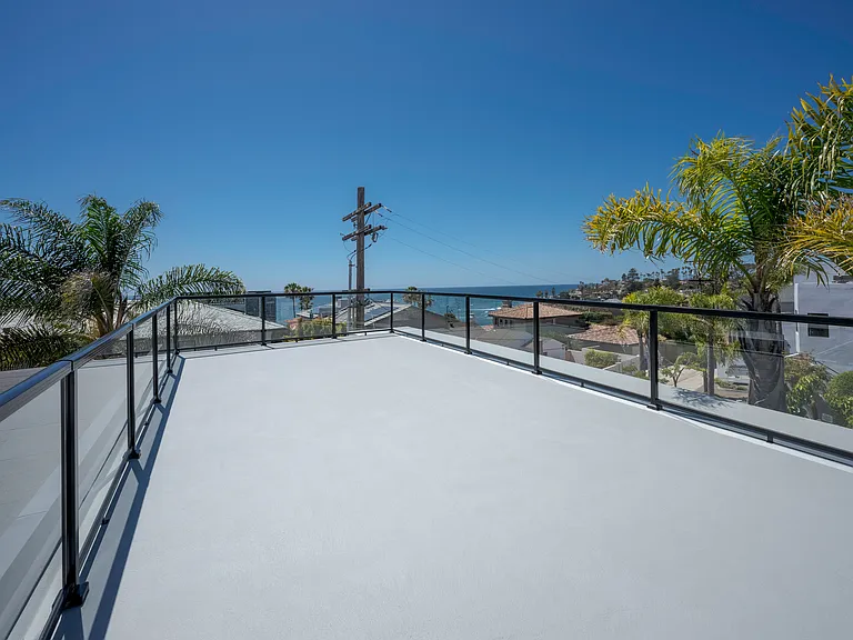 5752 La Jolla Blvd — Photo 1