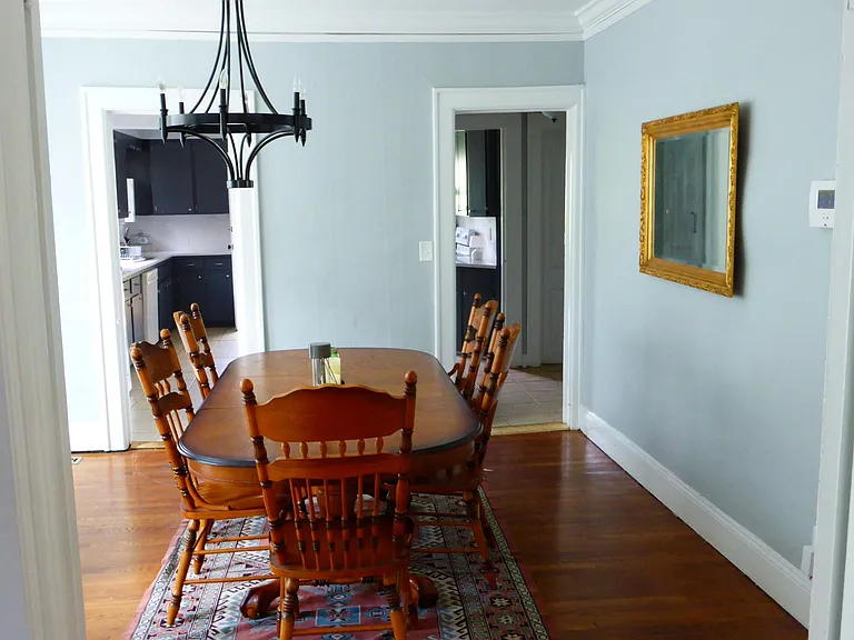 414 Parkway Dr NE — Photo 7