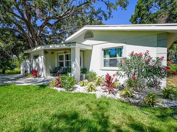 1826 Country Club Rd N, Saint Petersburg, FL 33710