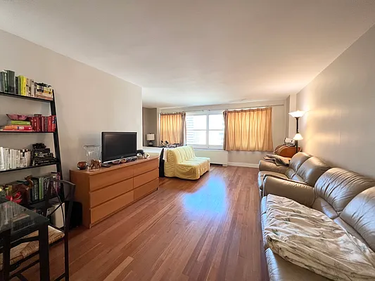 Sold by E Realty International Corp | media 6