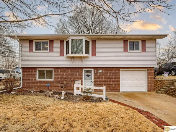 12129 N St, Omaha, NE 68137
