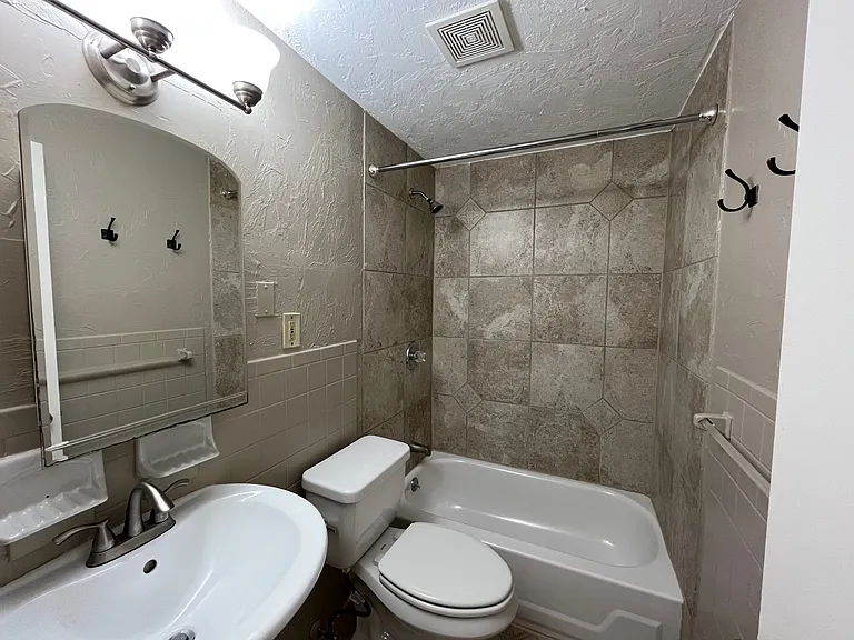 620 Summerlea St #3 — Photo 25