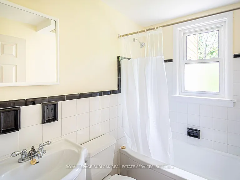 718 Ross St #2 — Photo 10
