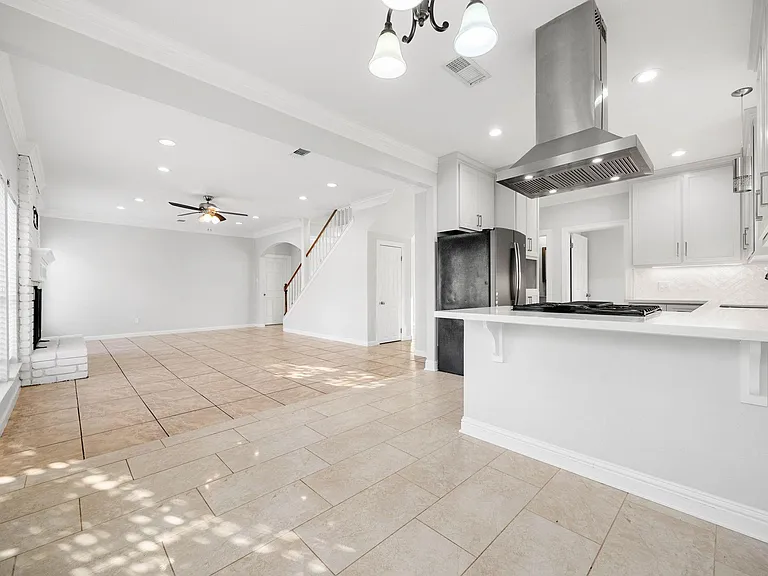 15526 Cabildo Dr — Photo 38