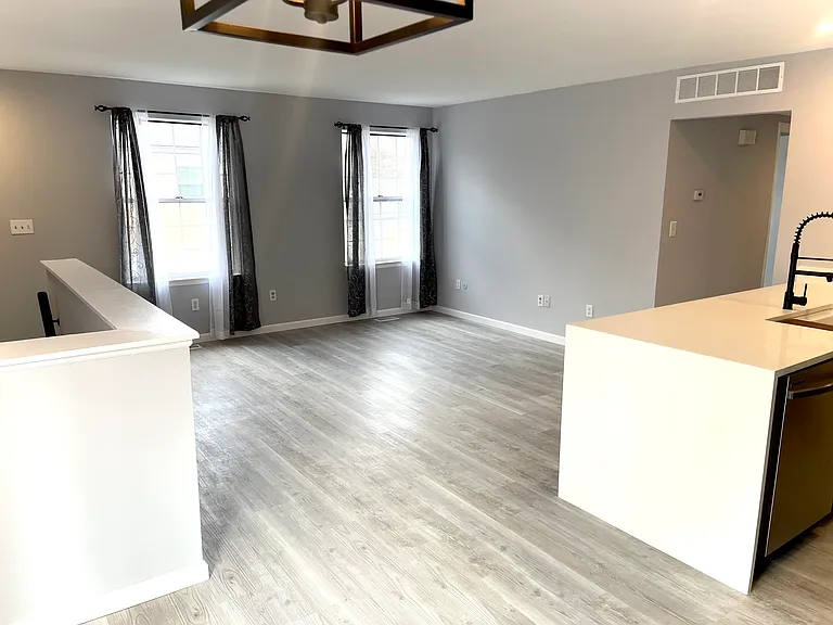 337 Neptune Dr #68 — Photo 2