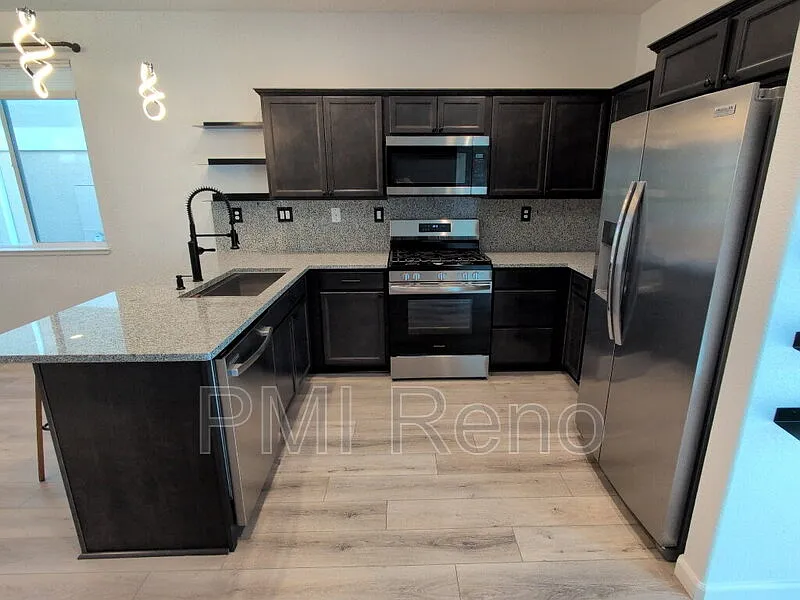 4 bed, 2.5 bath, 1565 sqft, $3,823 — Photo 3
