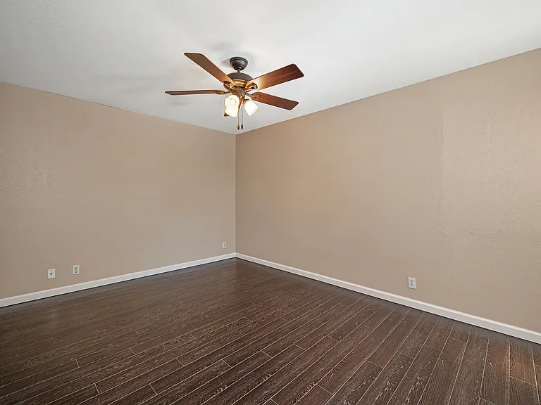 720 Donovan Ct — Photo 14