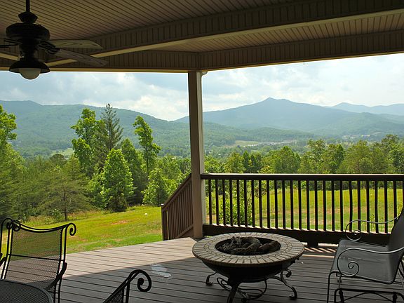 Outdoor Dining with Shade 