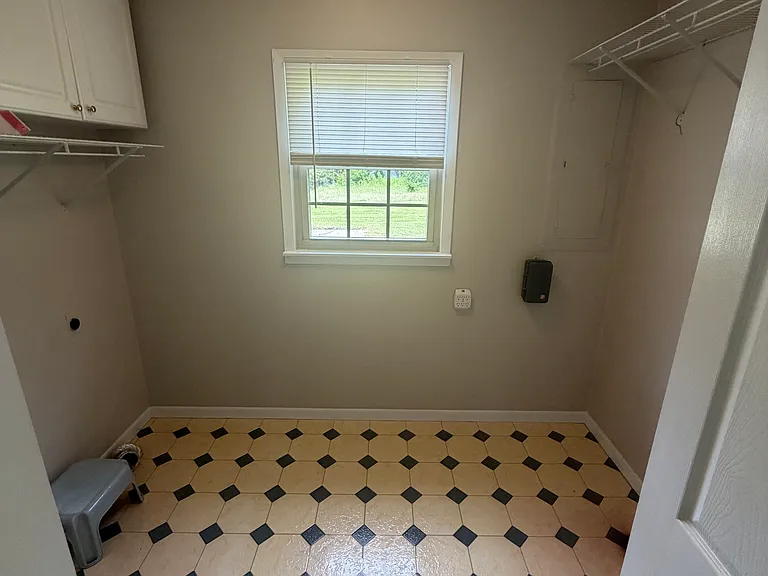 130 Carden Ln — Photo 10
