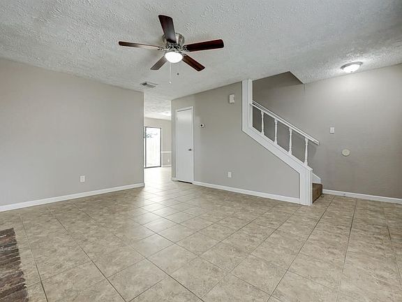 2nd image of 10123 Emerald Park Dr