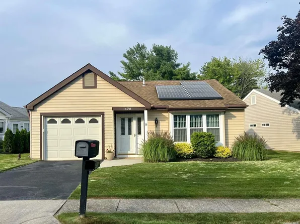 478 Stratford Lane #478, Ridge, NY 11961