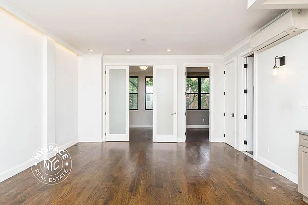 Living room, photo 2