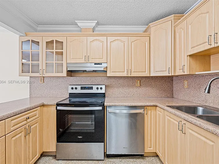 1333 W 37th St — Photo 11