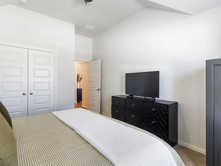 1262 Gainesville Dr — Photo 8